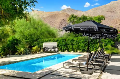 Modern Oasis w Pool Patio Lounge Mountain Views Palo Verde by AvantStay