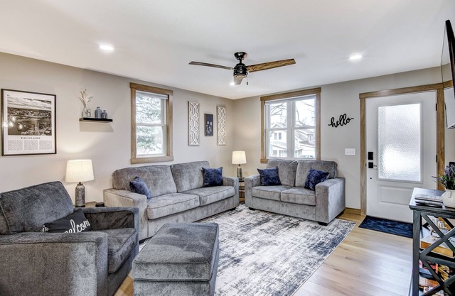 Modern On Main - Stylish Comfort Near Downtown