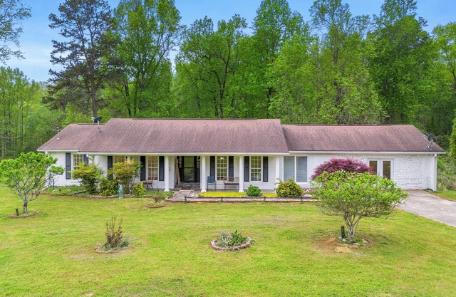 Modern Rancher on Lake Lanier in Gainesville