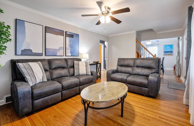 Modern Retreat in Central Louisville - Sleeps 10 - Ideal for Families & Groups