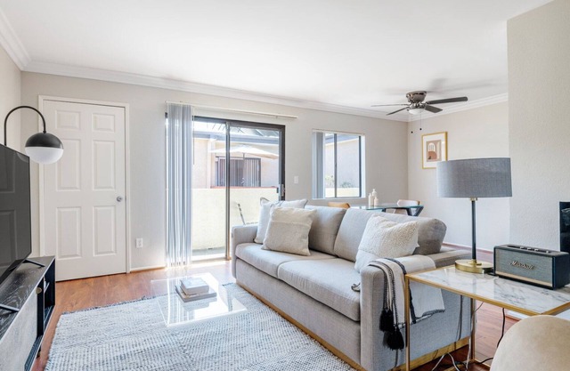Modern Sherman Oaks 2BR w/Gym, Courtyard, near WF + TJ, by Blueground