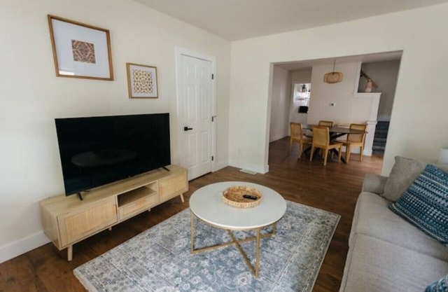 Modern & Spacious 2 Bedroom Home in Daytonn