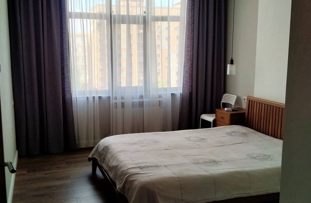 Modern & spacious, cozy balcony to mountains from Bishkek Center.