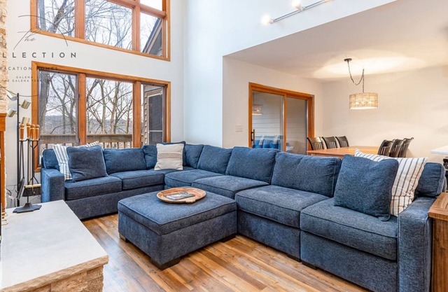 Modern Spacious Lake View Villa | 3BR | King Beds | Amenity Access | Foosball!