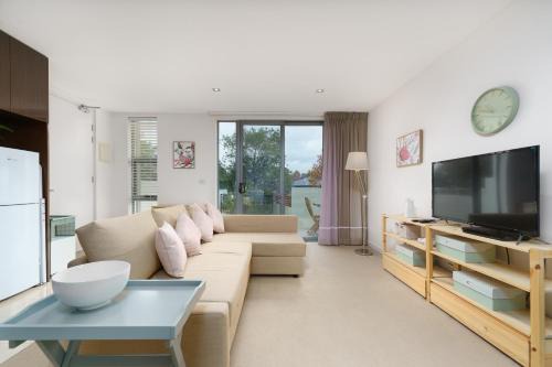 Modern Stay in Campbell Near Canberra Centre - Hosted by Canstay