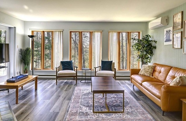 Modern Stay in Mont-Tremblant with Free Parking & Free WiFi Access