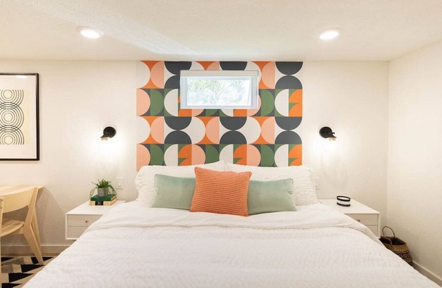 Modern Studio Retreat in Sunset Hill, Ballard!
