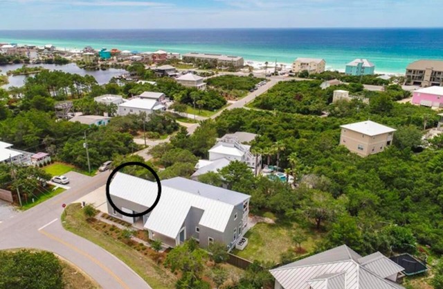Modern Studio Apartment., Sleeps 4, Steps to the Beach!