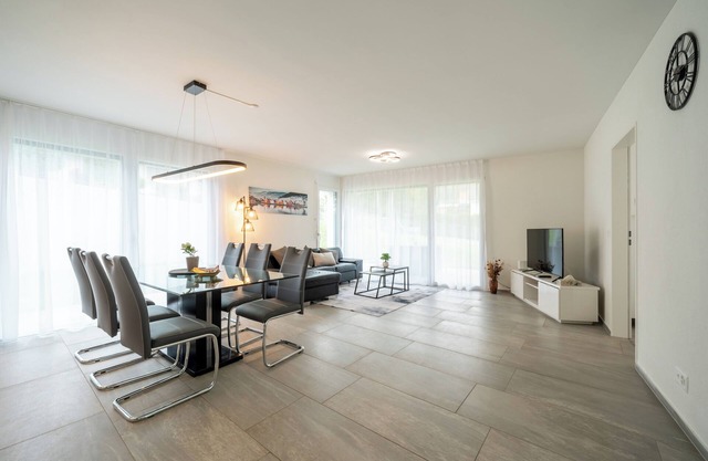 Modern Swiss Apt - spacious garden + parking