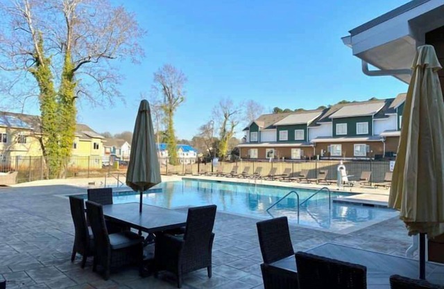 Modern Townhome near Cu!