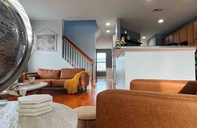 Modern, tranquil townhome 20 minutes from Downtown, Charleston