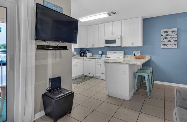 Modern Unit On 1st Floor w/Gulf Views - Steps to Beach