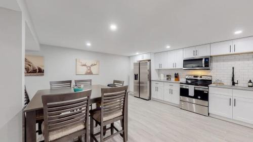 Modern & Updated Unit in Prime Location