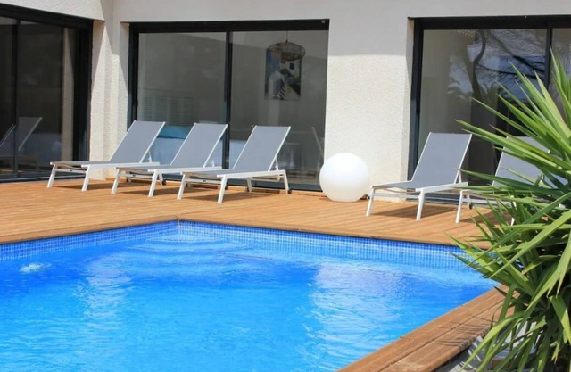 Modern villa & heated pool -Entre Port & Mer