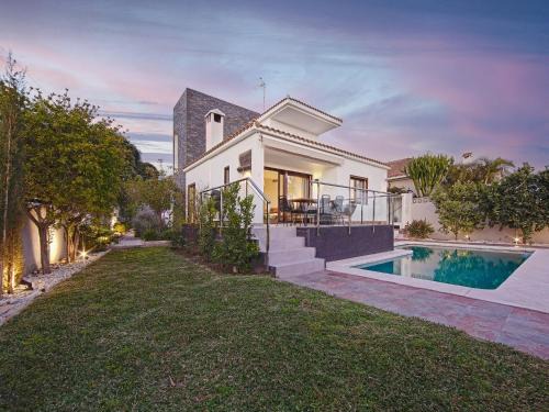 Modern Villa near Costabella beach