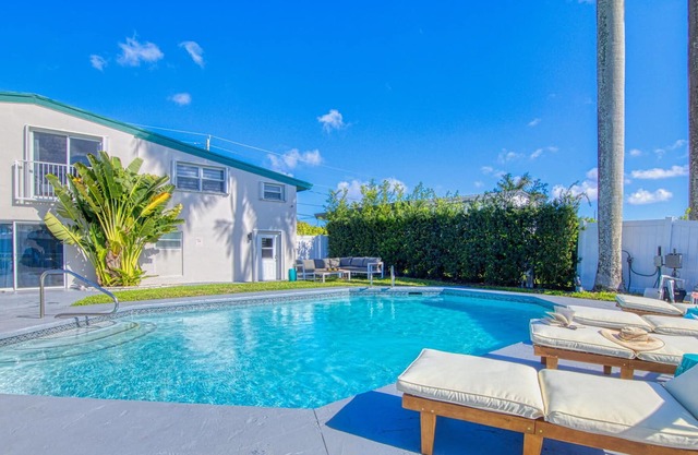 Modern Villa with Heated pool | 6 Bedroom | Waterfront & Dock!