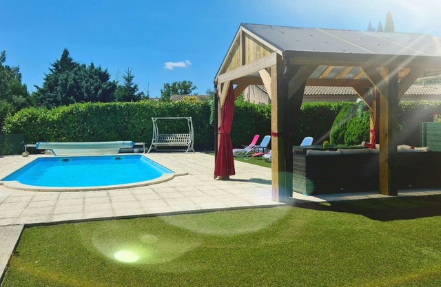 Modern villa with private Heated pool & aircon near Carcassonne sleeps up to 6