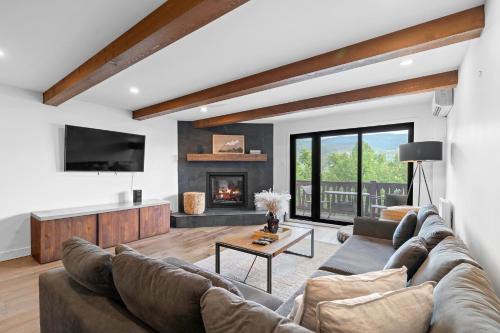 Modern Warm Condo with Views of Mont Tremblant
