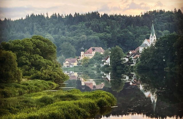 Moderne Ferienwohnung Ruhige Lage mit Sonnenterrasse in Flussnähe im Regental