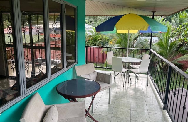MONKEY VIEW: Relaxed Quiet Secure Get Away from the Pto Viejo party + Location!
