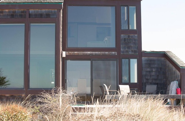 Monterey Dunes Beachfront surf sand and private hot tub...Book now without waiting!