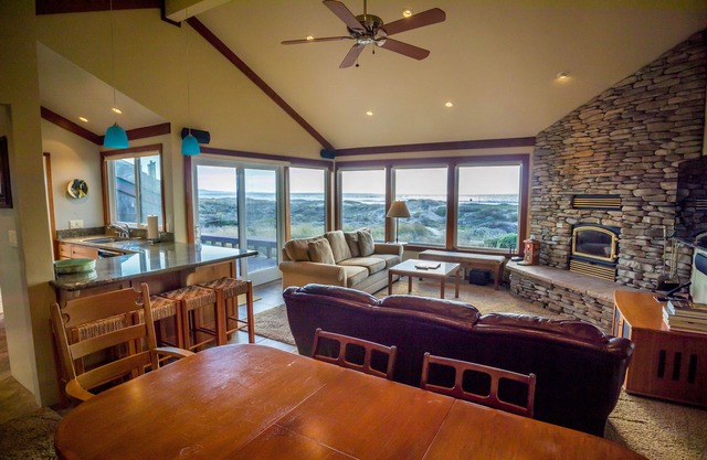 Monterey Dunes Beachfront.Book now without waiting!