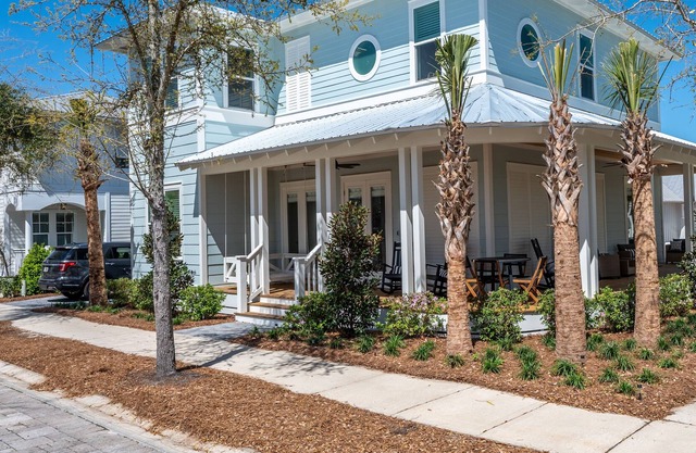 Monthly Rates for winter Farmhouse Rich in Amenities! Bikes, Pool near Beach
