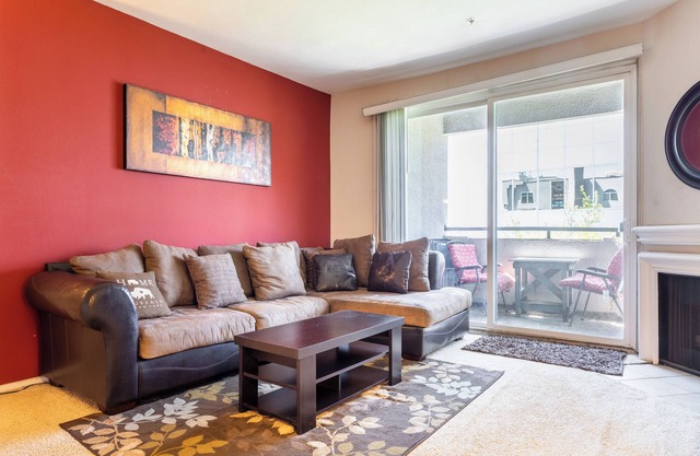 Monthly Special: 2-bedroom apartment in Sherman Oaks