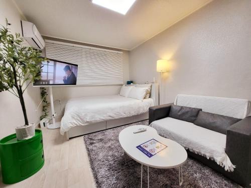 Moon House In Seoul #Quiet #Airport transport nearby#1 min to line2 nakseongdae subway