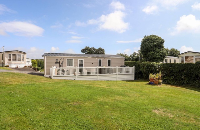 MOONDUNES - PWLLHELI, pet friendly, with a garden in Chwilog