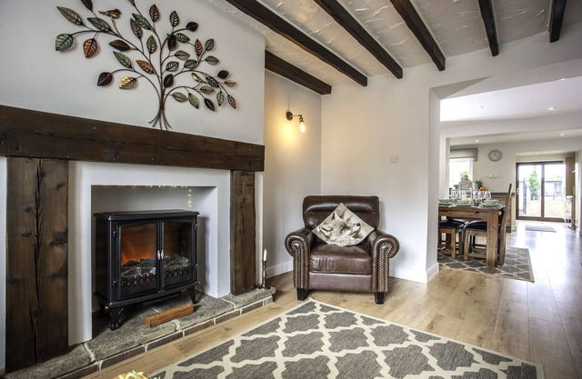 Moor Cottage- Attractive home with garden, sleeps 7 KYNREN
