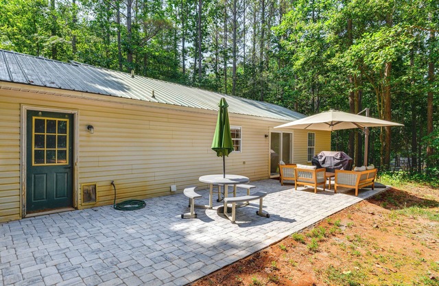 Mooresville Retreat w/Patio, 1 Mi to Lake Norman!