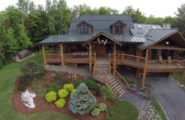 Moose Meadow Lodge & Treehouse - Adirondack style log cabin on 86 private acres