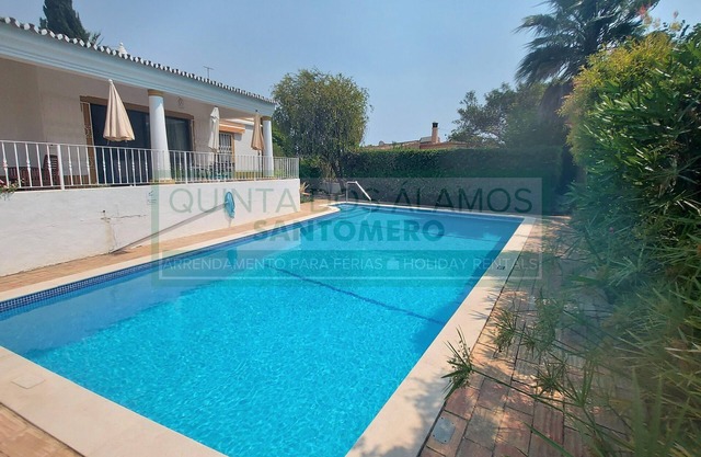 Moradia com piscina privada