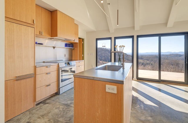 Morgan Branch Cabin: Private Mountainside Cabin with Impeccable Views