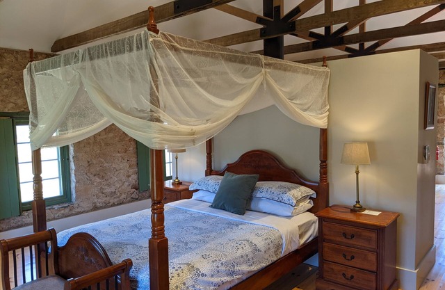 Morialta Barns - The Loft - Unique Heritage Accommodation