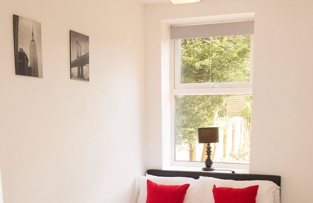 Moseley Mews Village Suites - Red