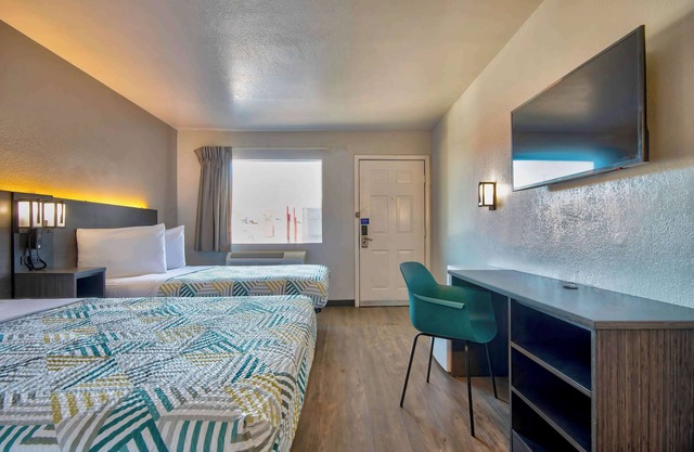 Motel 6 Albuquerque, NM - Carlisle
