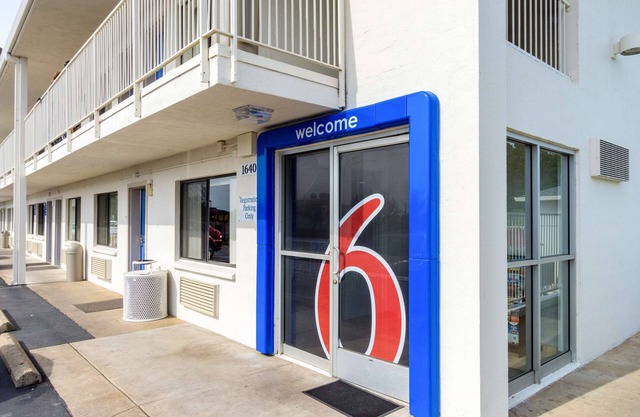 Motel 6 Redding, CA - Central