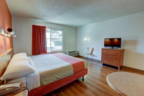 Motel 6-Santa Ana, CA - Irvine - Orange County Airport