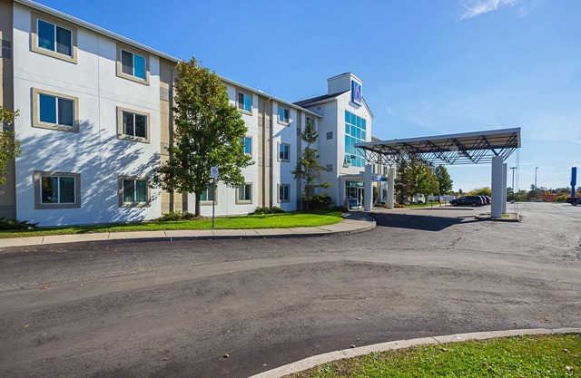 Motel 6 Whitby, ON - Toronto East