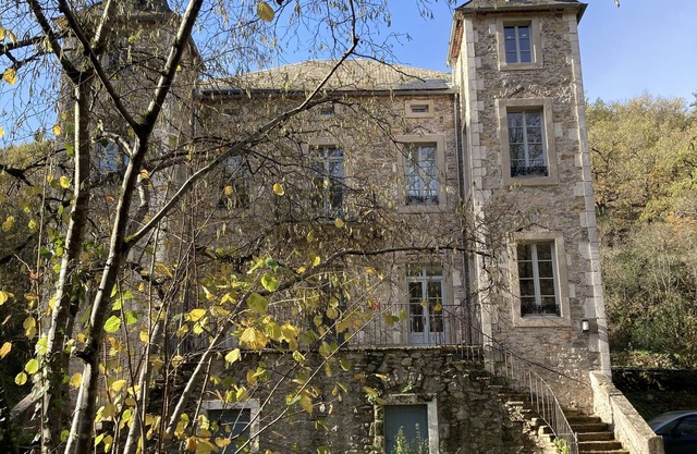 Moulin Transformé en Château au Coeur du Lot. Parc et Rivière Dans la Propriété