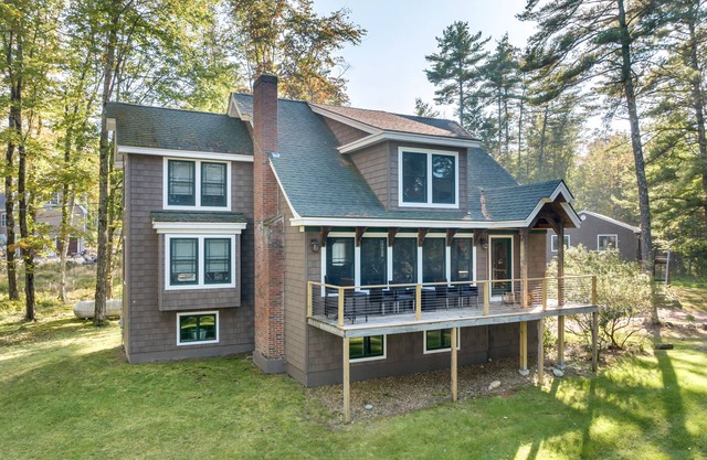 Moultonborough home with guest apartment sleeps 14 near Long Island Beach