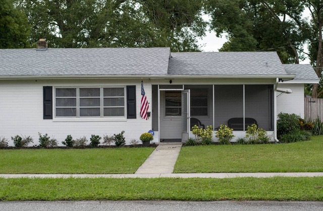 Mount Dora Home near the historic center