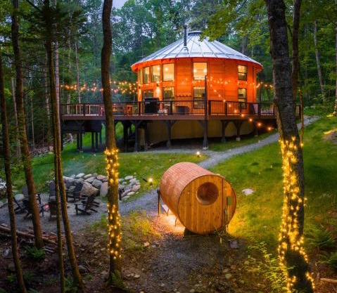 Mount Snow Yurt - Hot Tub, Wood Stove, WiFi, EVcharger