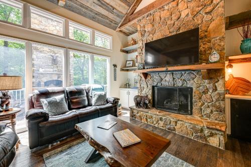 Mountain Bearadise Home with Stunning Views