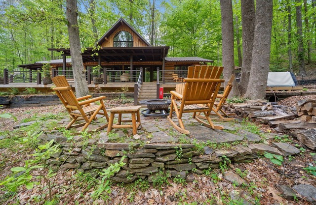 Mountain Cabin w/Hot tub & Game Room