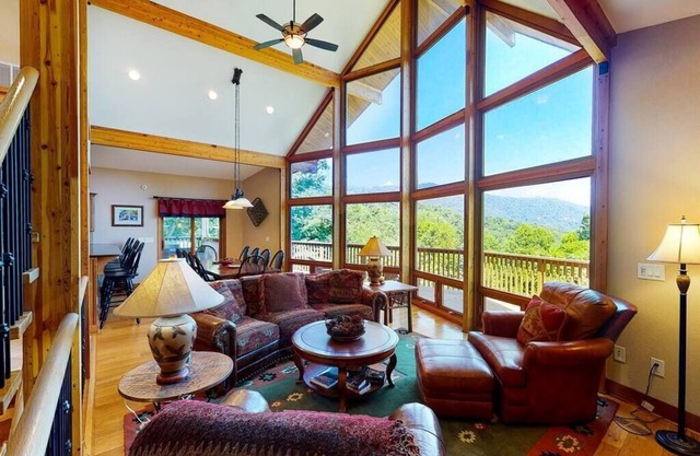 ★ Mountain Chalet Getaway with Breathtaking View★