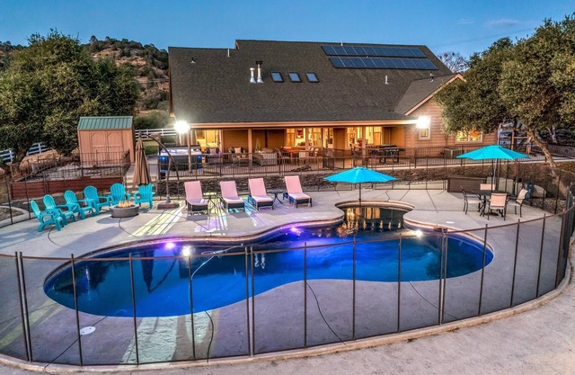 Mountain Elegance w/pool, spa, projector