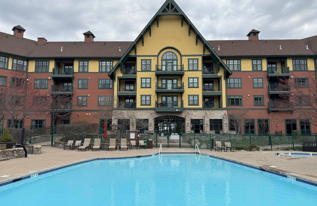 Mountain Escape @ The Mountain Creek Resort with free Pool, Hot Tubs #251
